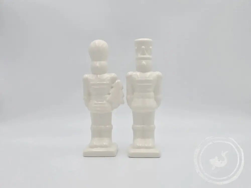 Notenkraker In Wit Rechte Hoed