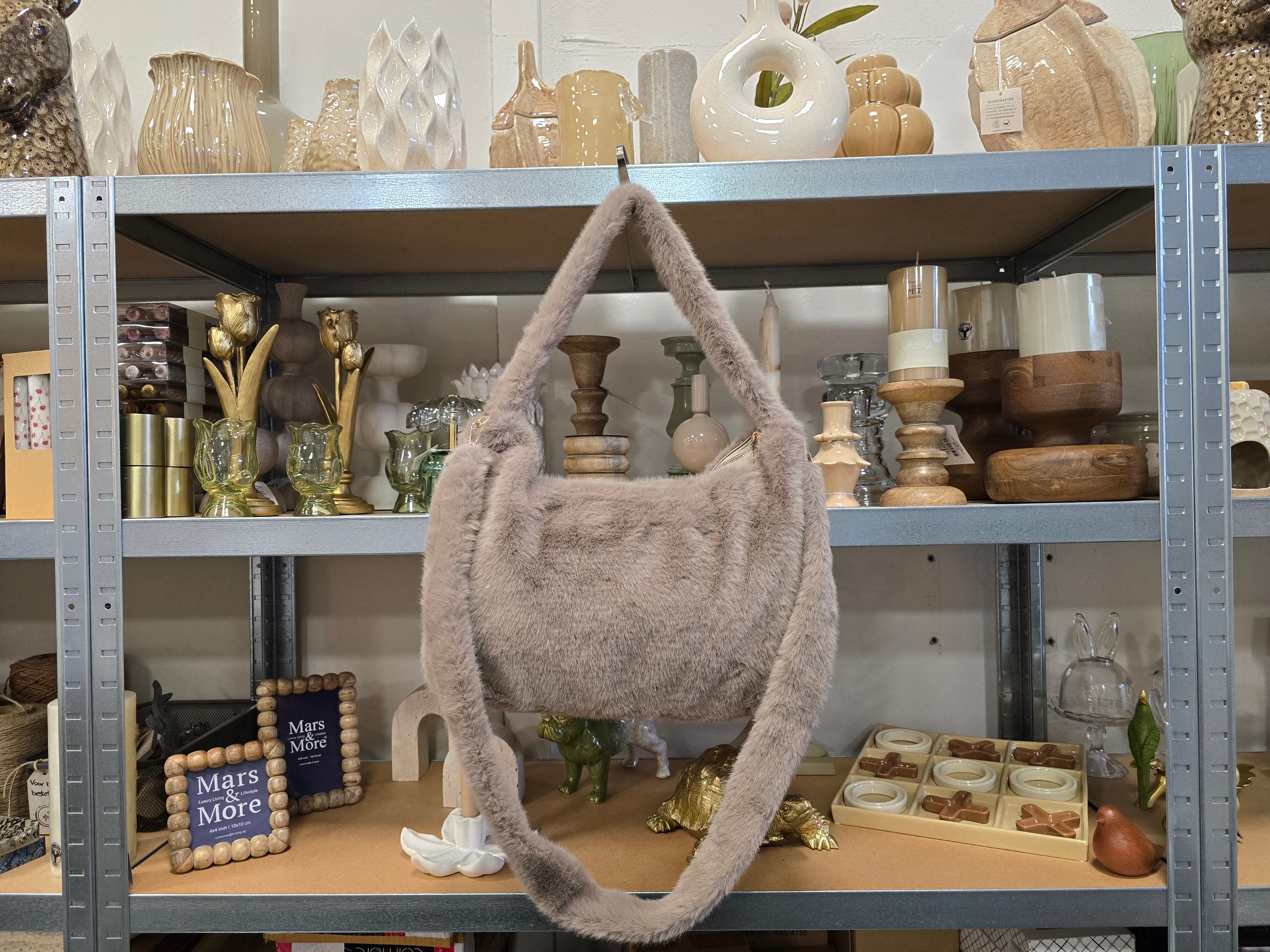 INTERIEURDINGETJES, Faux Fur Schoudertas Beige