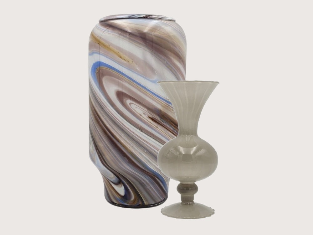 INTERIEURDINGETJES, Klassiek vaasje — zachtgrijs glas