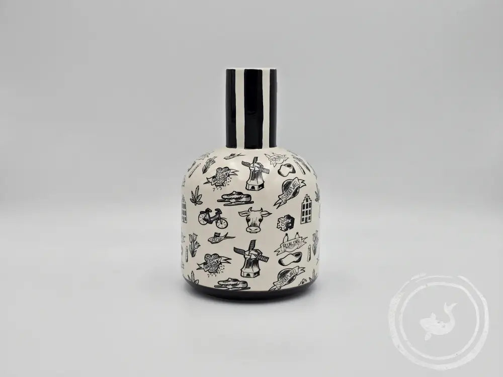 Housevitamin Jug Dutch Black